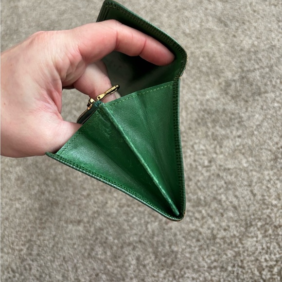 Authentic Louis Vuitton Vintage Green Epi Leather Sarah Long Wallet - Picture 11 of 13